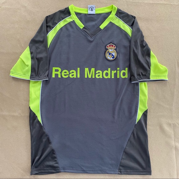 Real Madrid Shirt - Picture 5 of 8